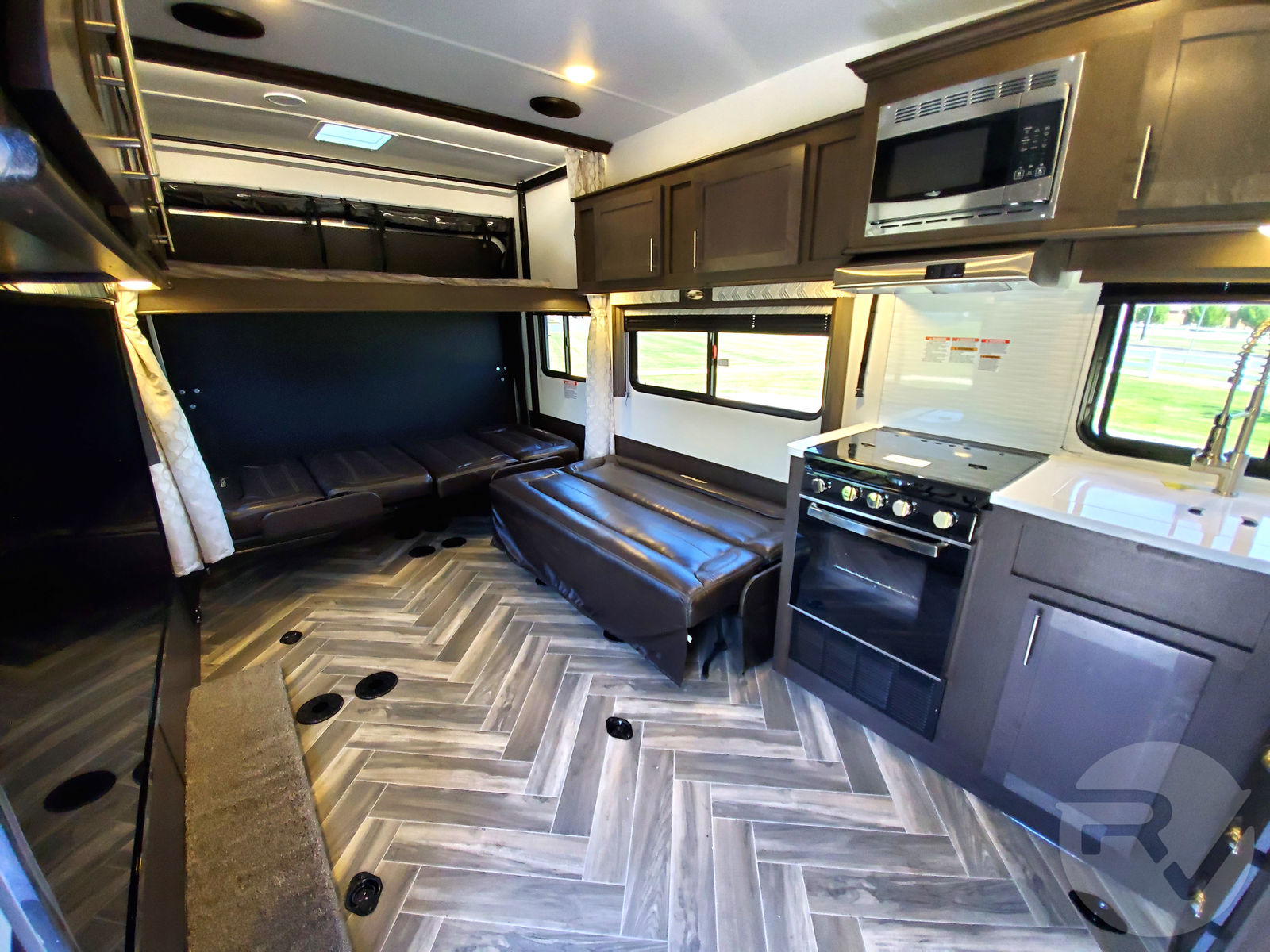 FQ2514 Toy Hauler Rental 