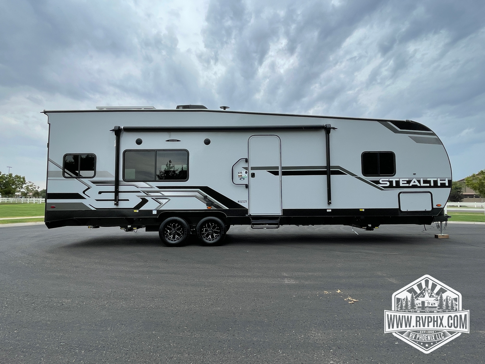 FQ2715 Toy Hauler Rental 