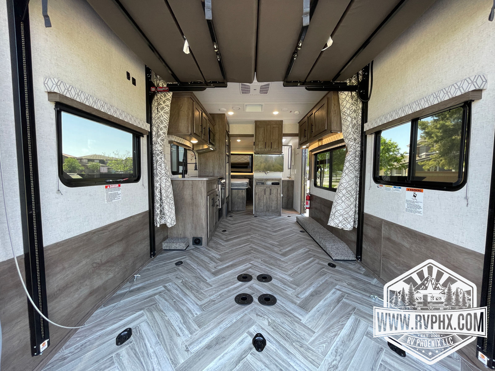 2414G Toy Hauler Rental 