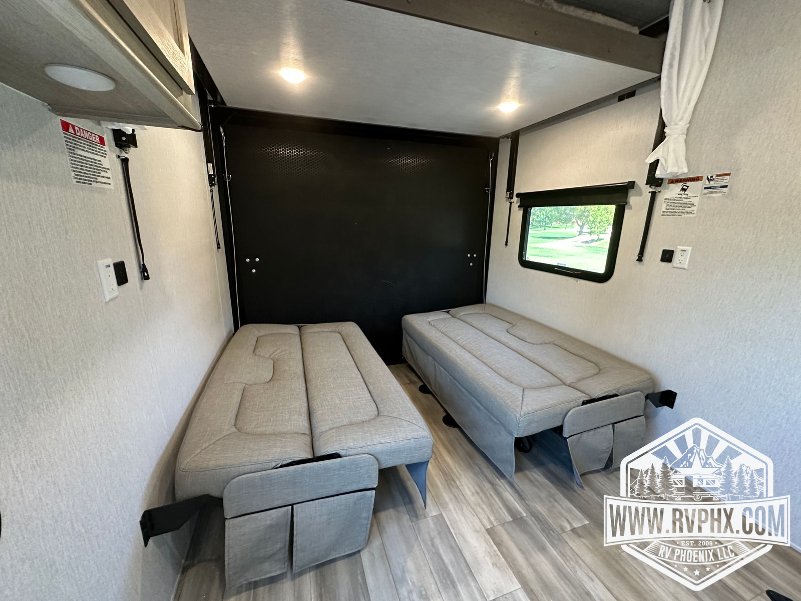 2750GLE Toy Hauler Rental 