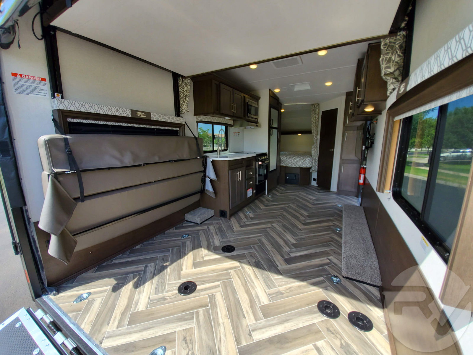 CB1913 Toy Hauler Rental 