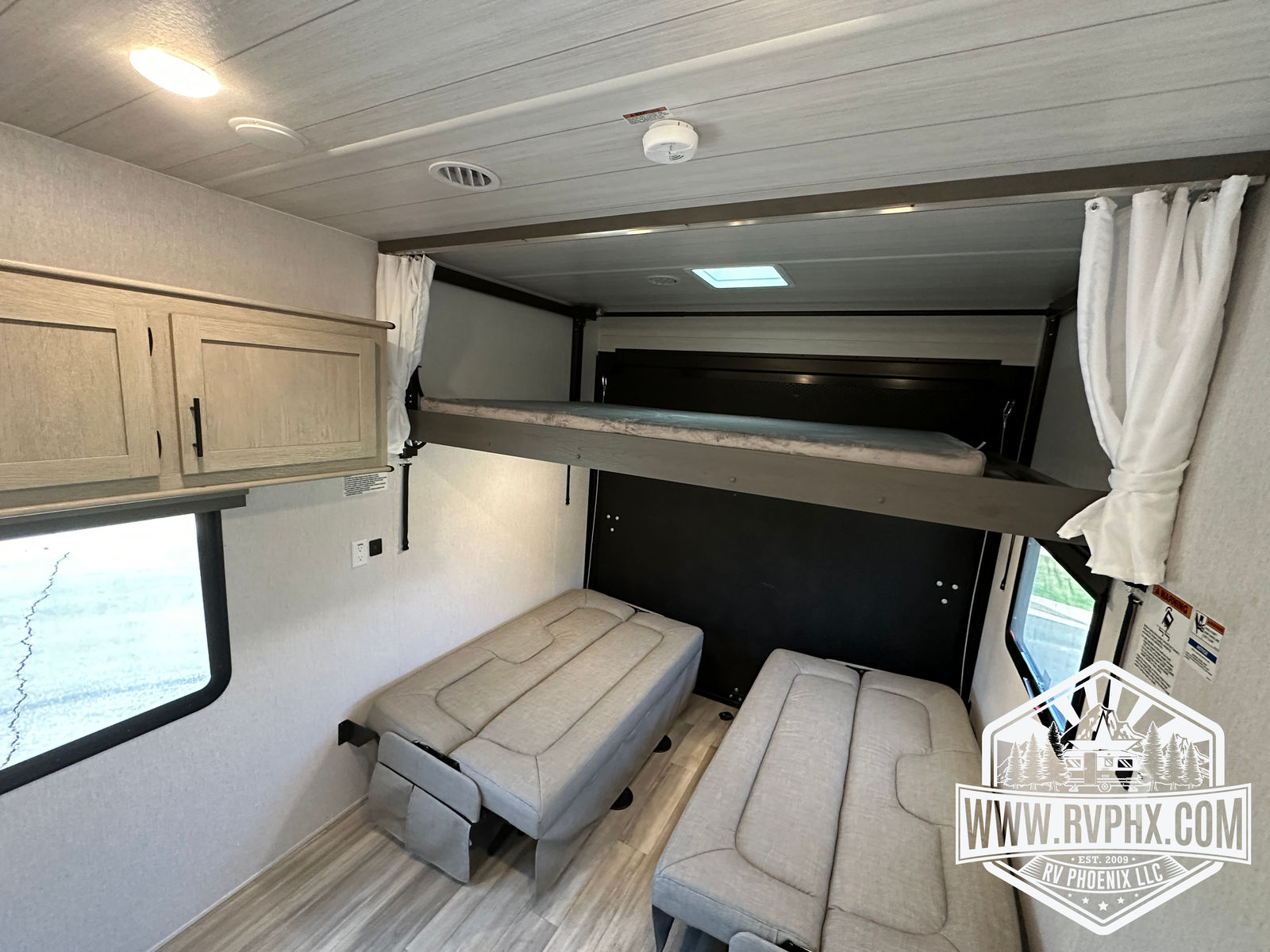 2750GLE Toy Hauler Rental 