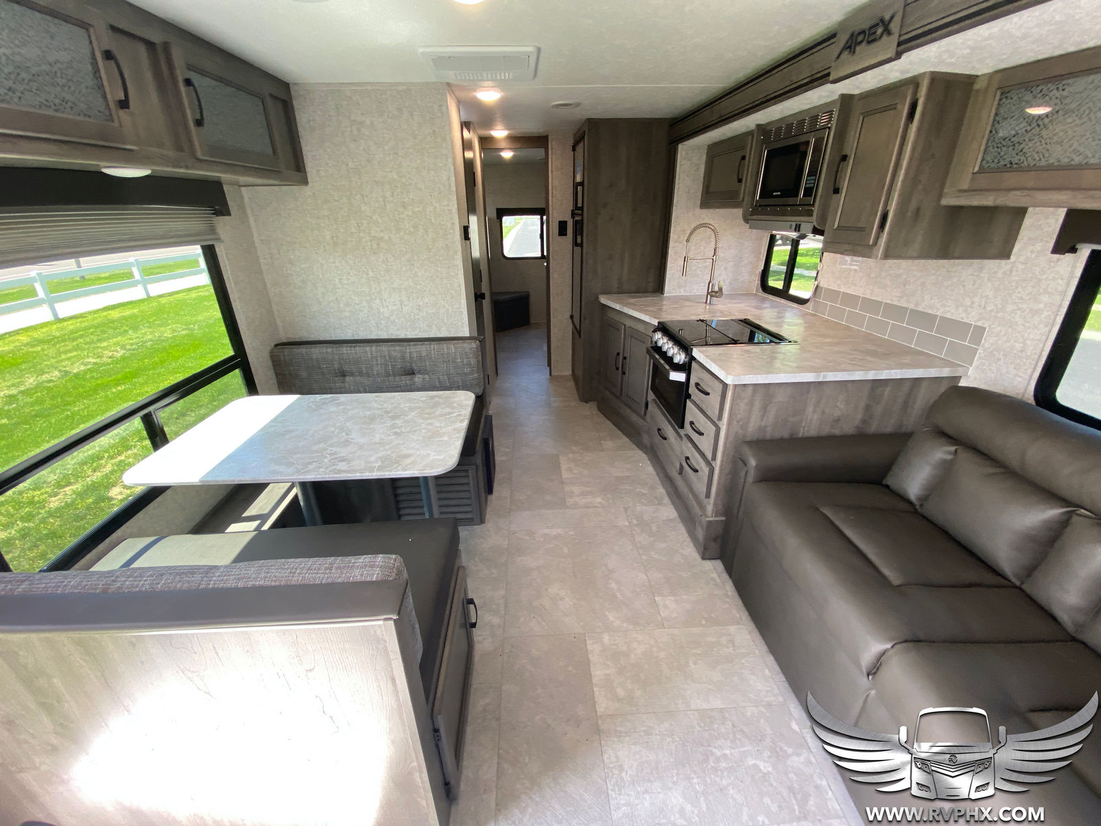 300BHS Trailer Rental 