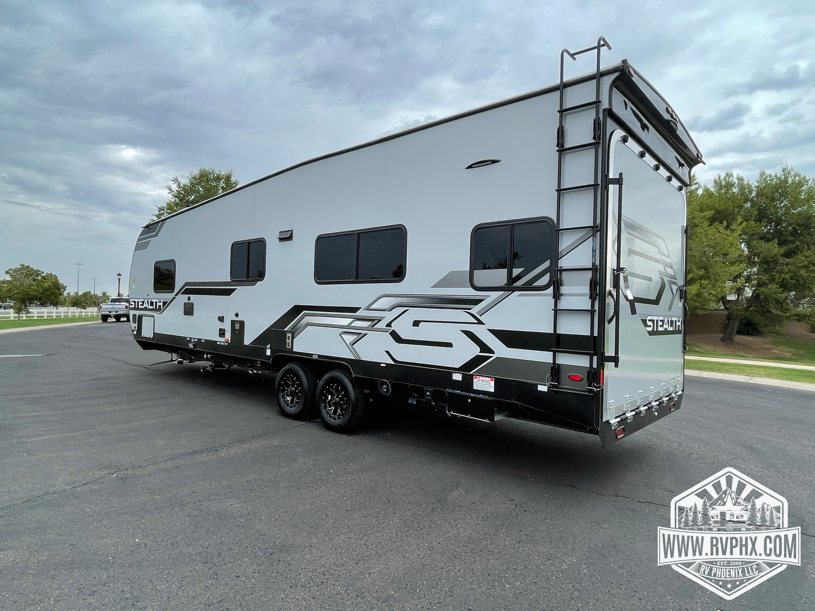 FQ2715 Toy Hauler Rental 
