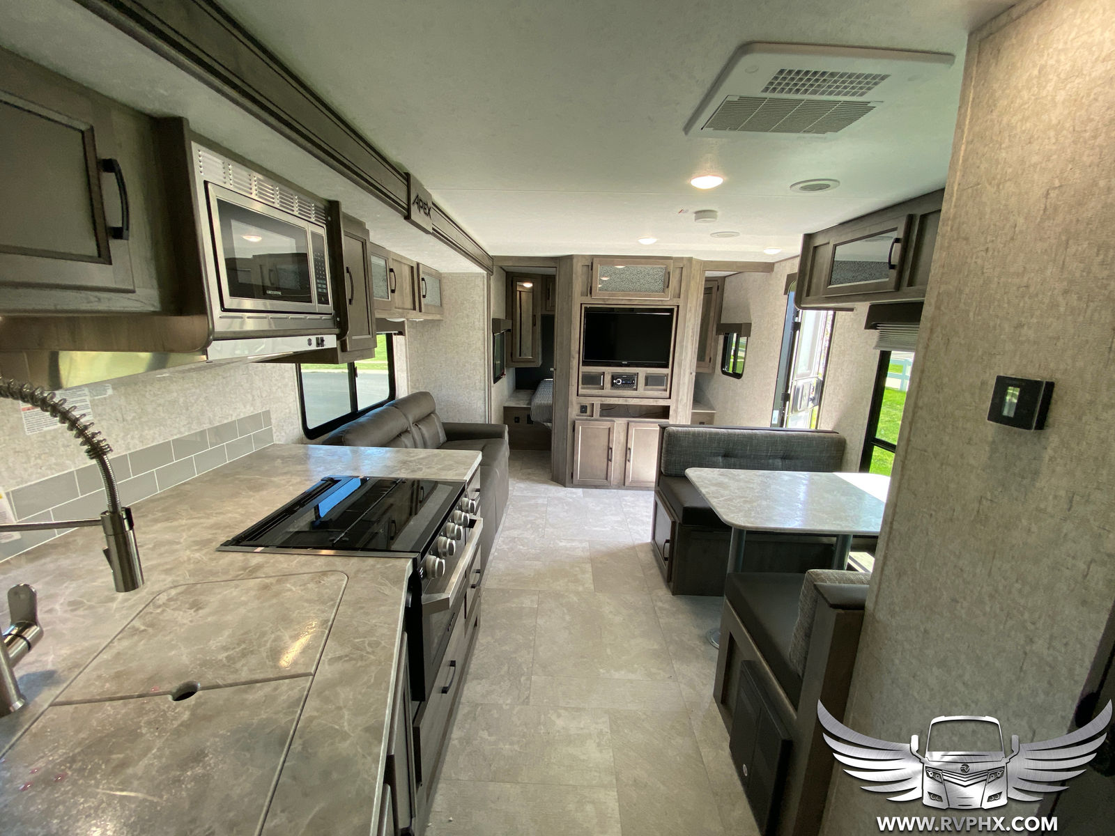 300BHS Trailer Rental 
