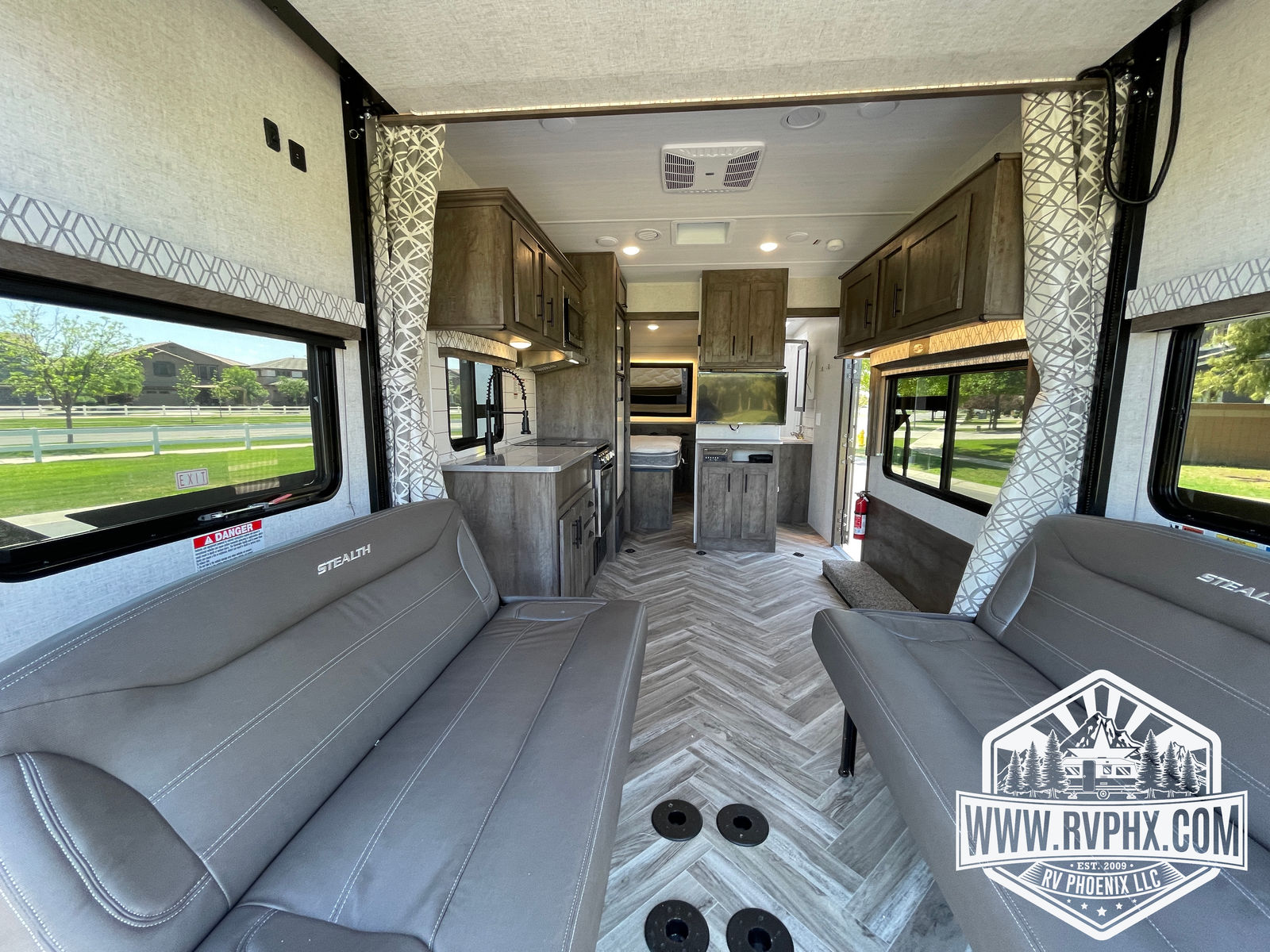2414G Toy Hauler Rental 