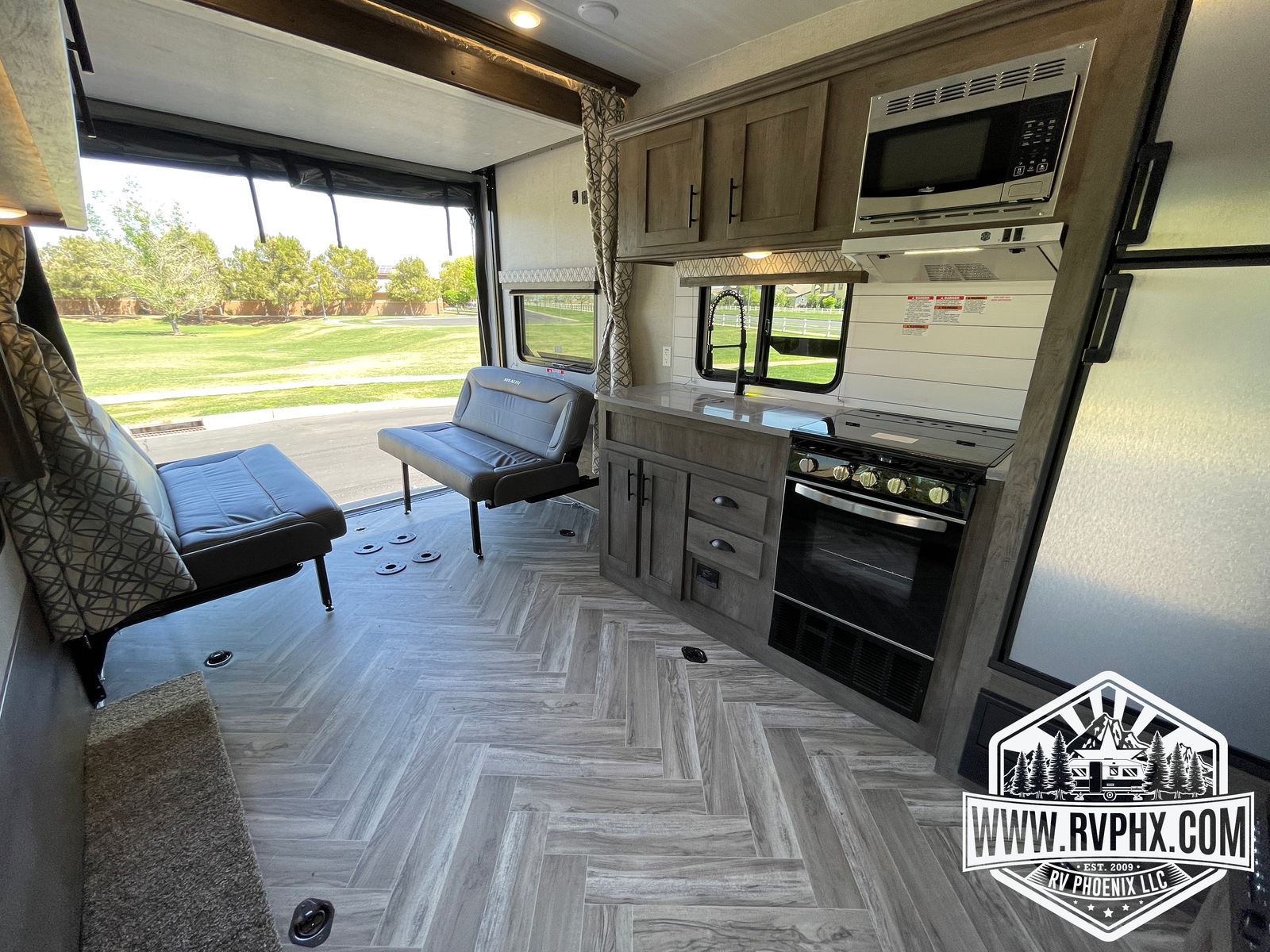 2414G Toy Hauler Rental 