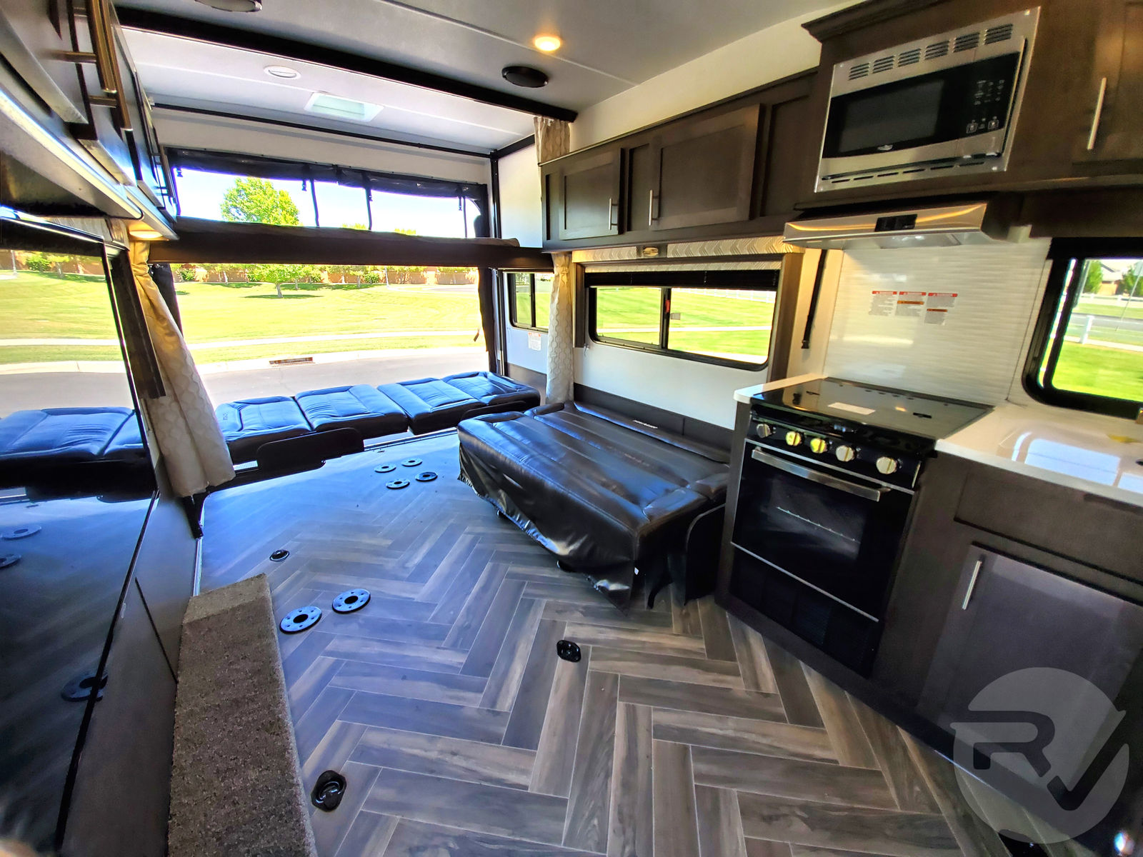 FQ2514 Toy Hauler Rental 