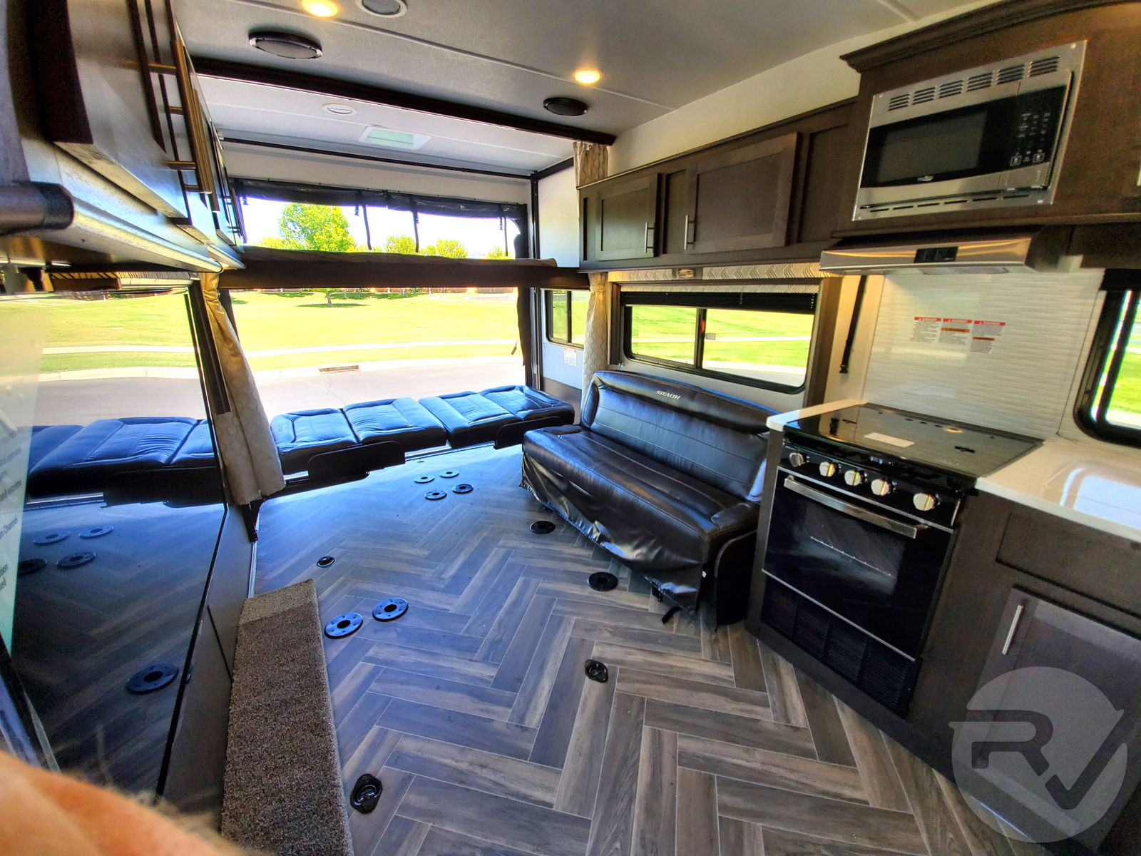 FQ2514 Toy Hauler Rental 