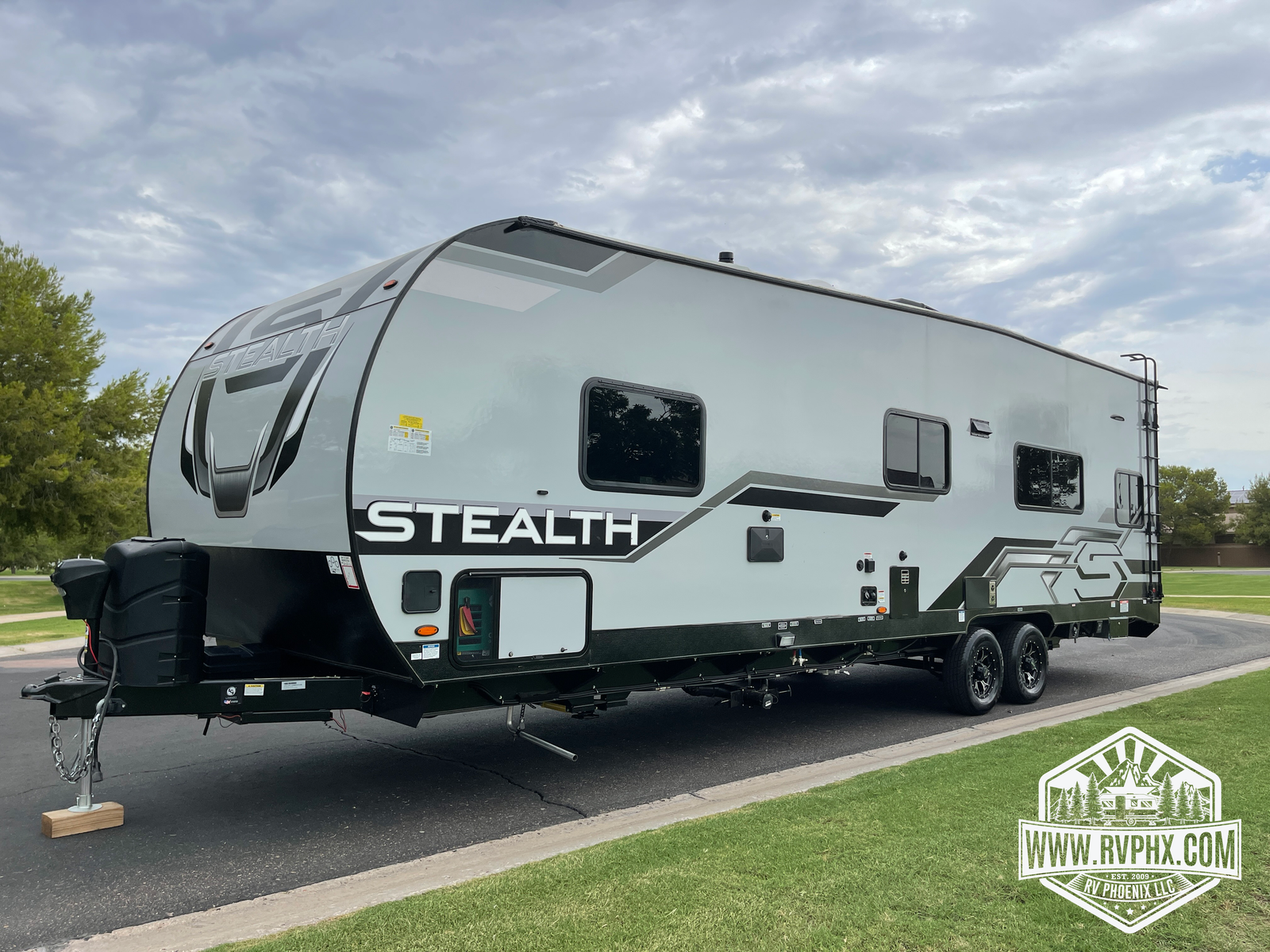 FQ2715 Toy Hauler Rental 