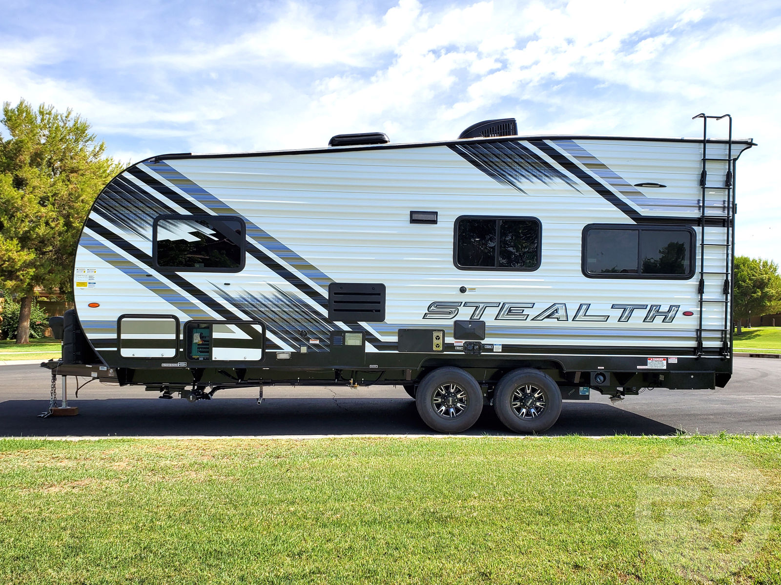 CB1913 Toy Hauler Rental 
