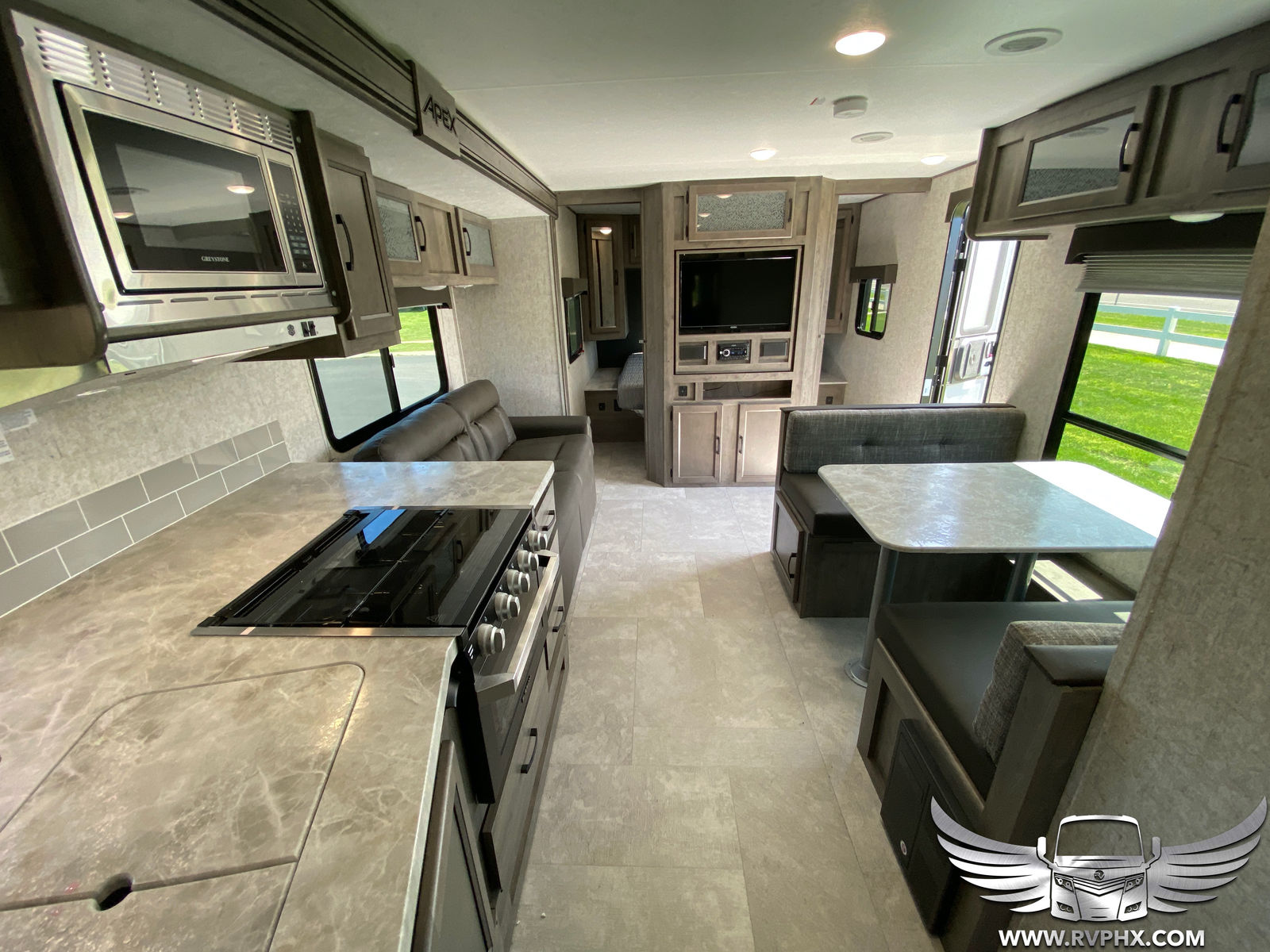 300BHS Trailer Rental 