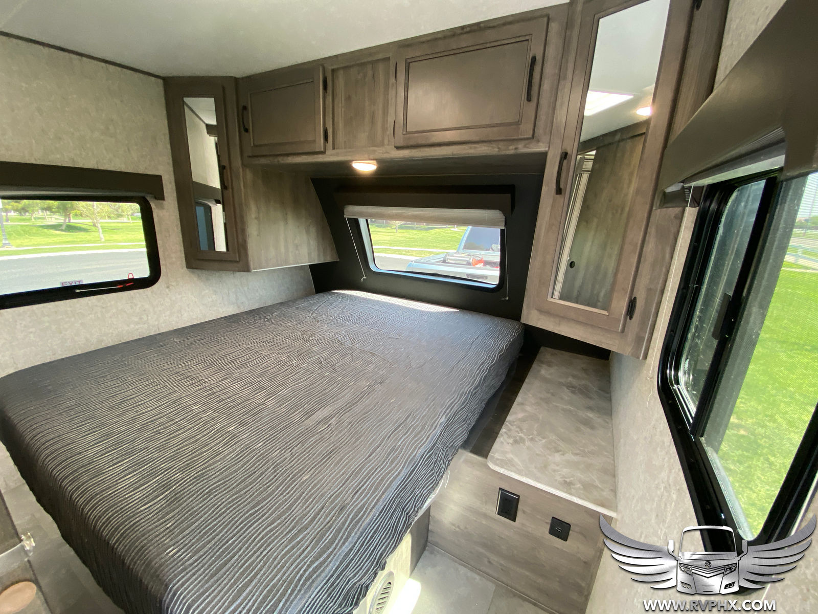 300BHS Trailer Rental 