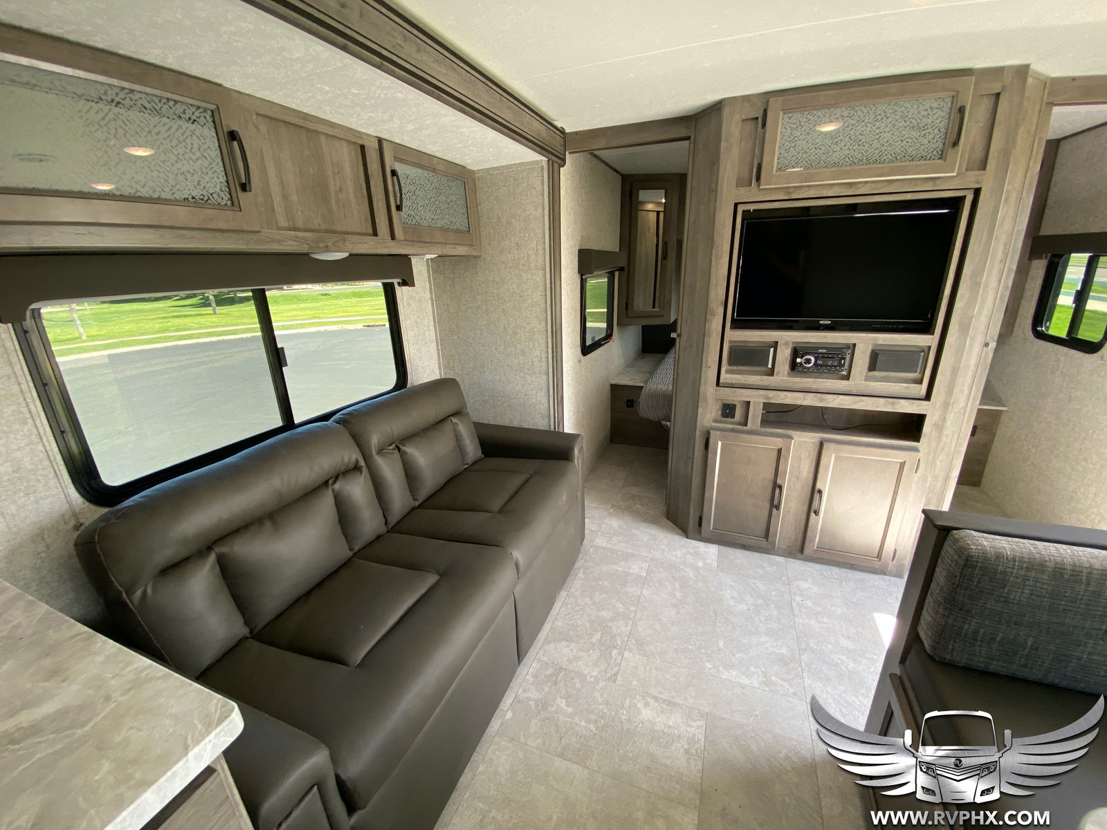300BHS Trailer Rental 