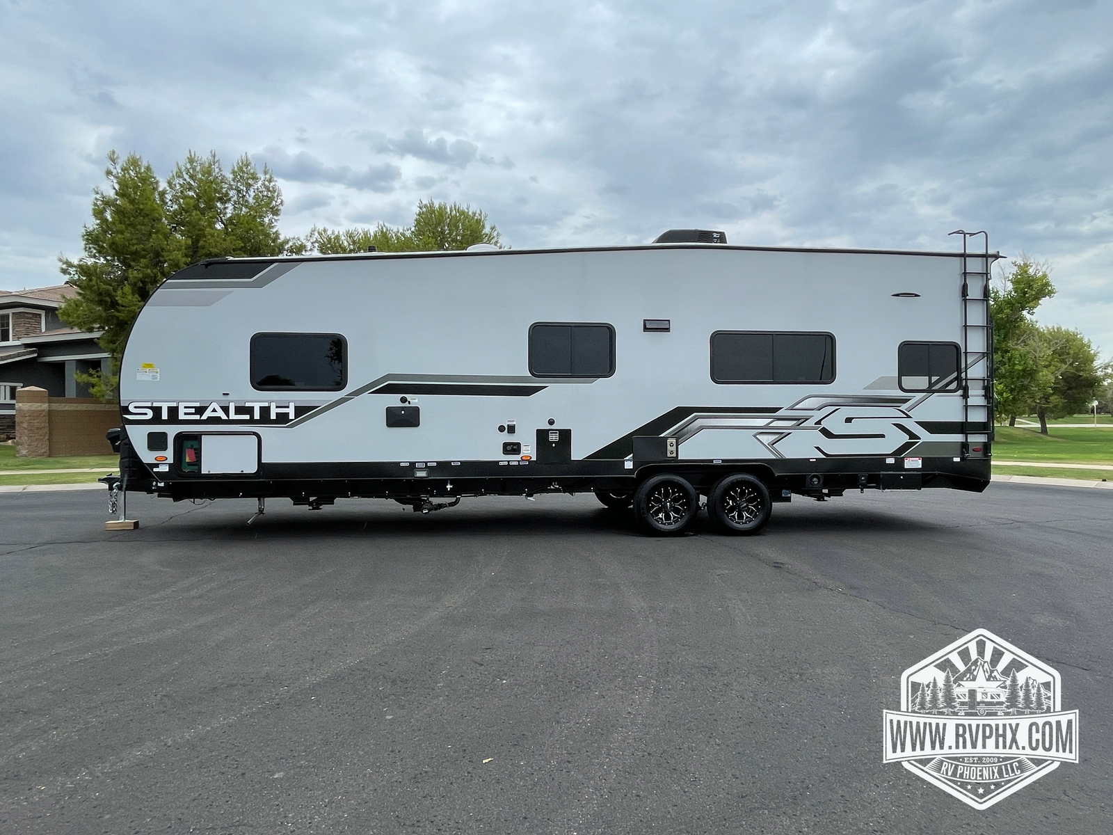 FQ2715 Toy Hauler Rental 