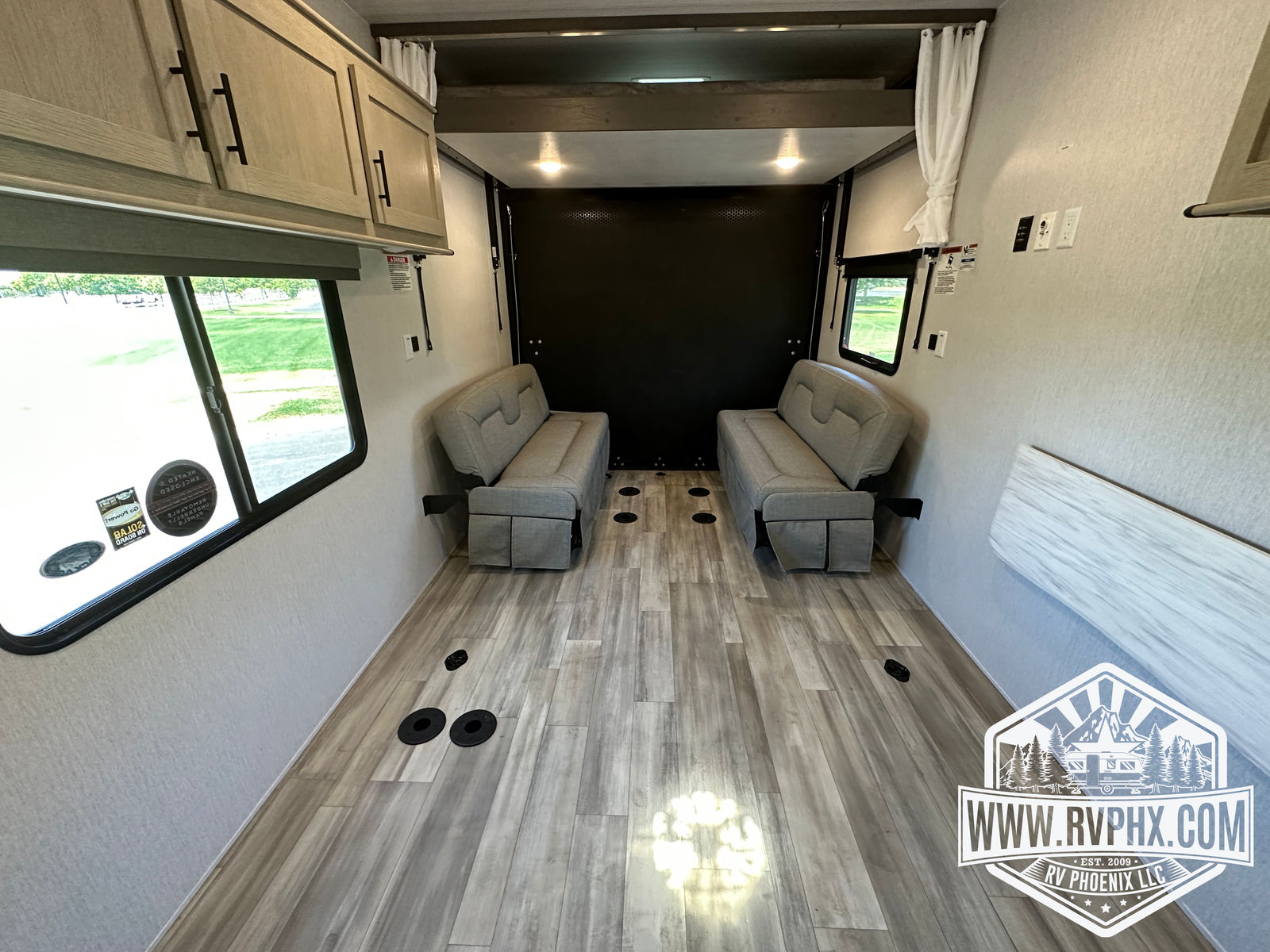 2750GLE Toy Hauler Rental 