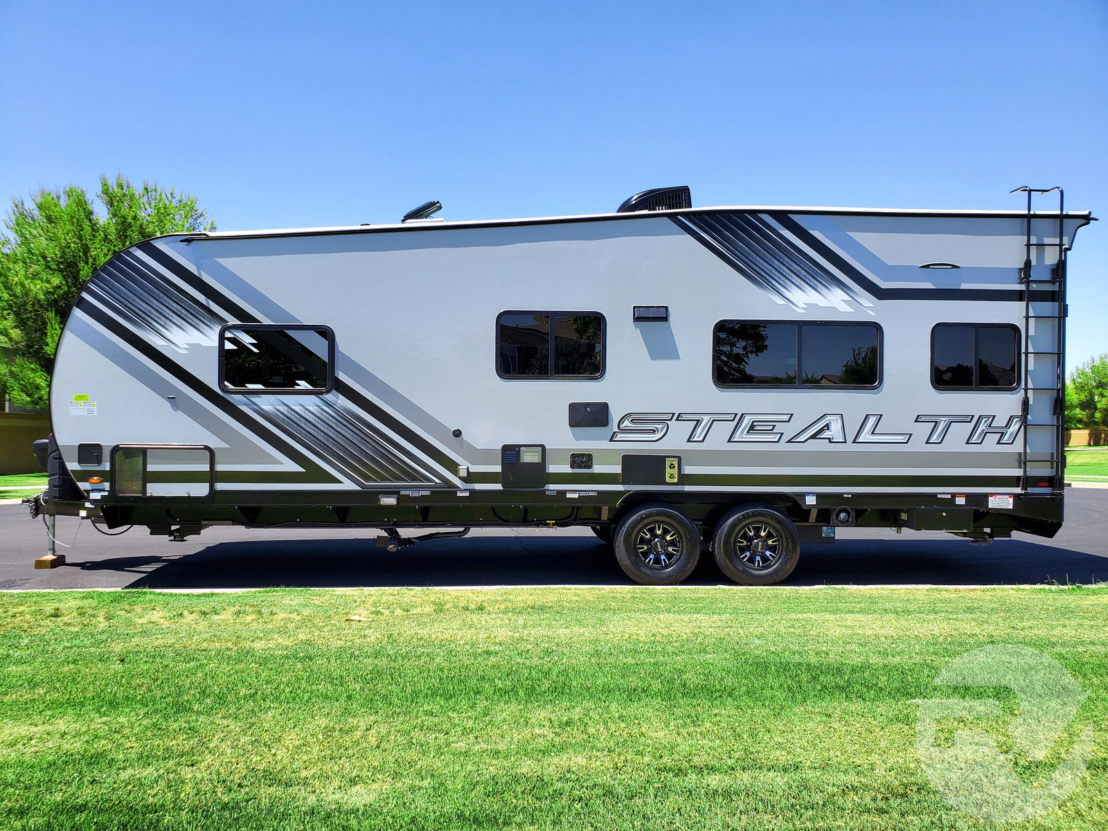 FQ2514 Toy Hauler Rental 