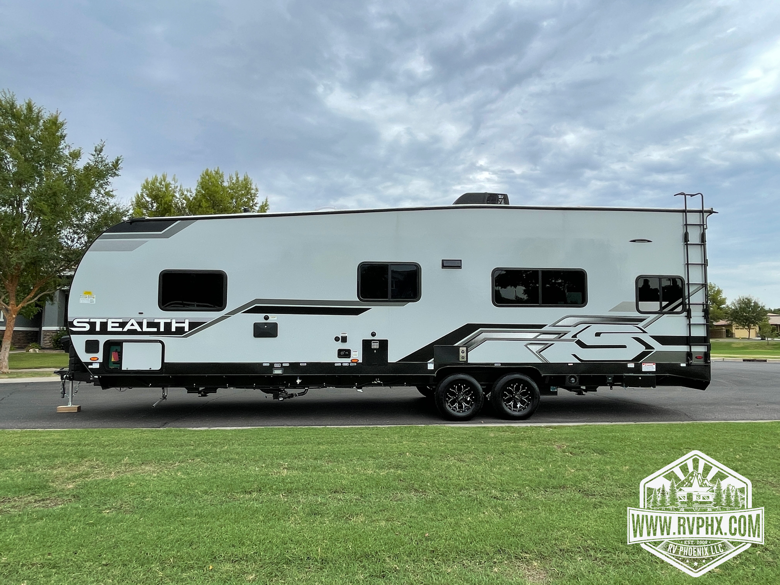 FQ2715 Toy Hauler Rental 