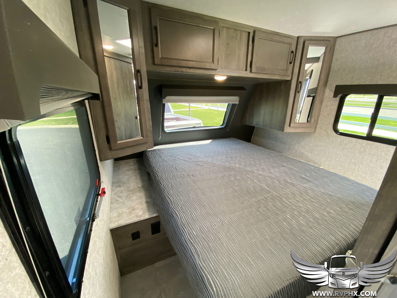 300BHS Trailer Rental 