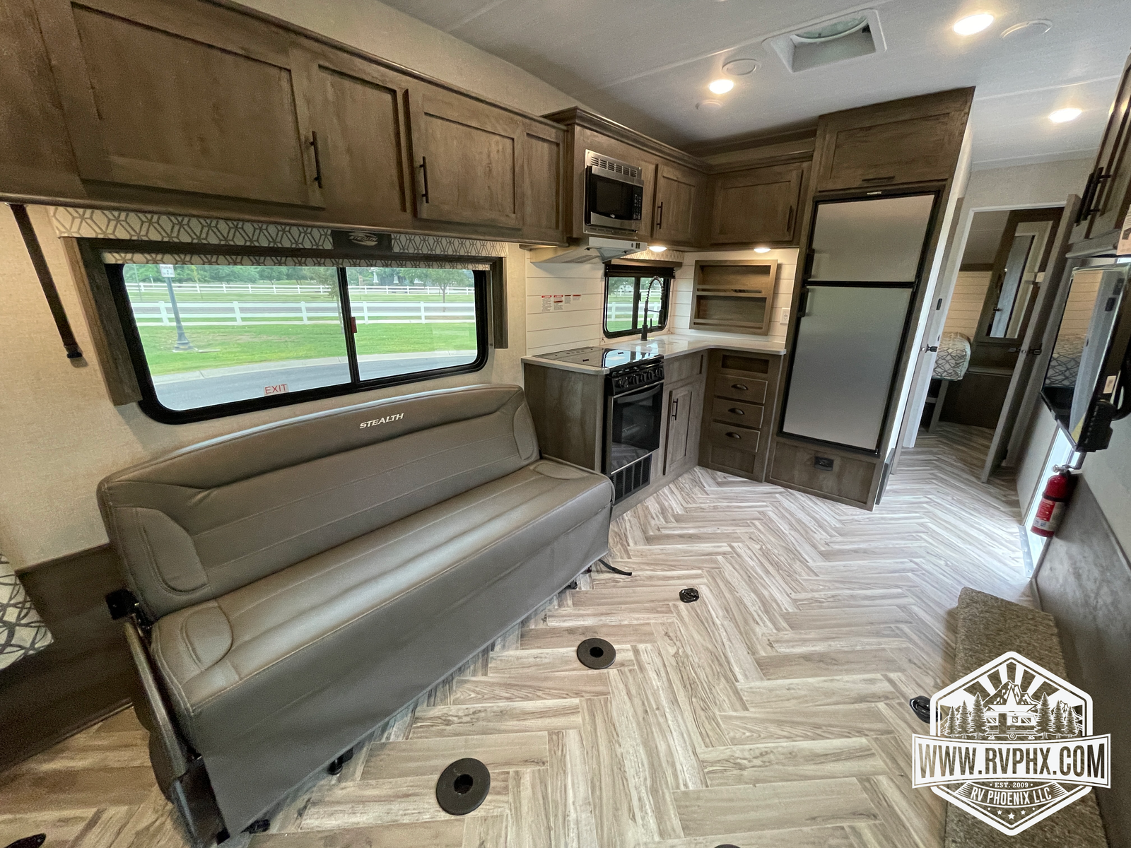 FQ2715 Toy Hauler Rental 