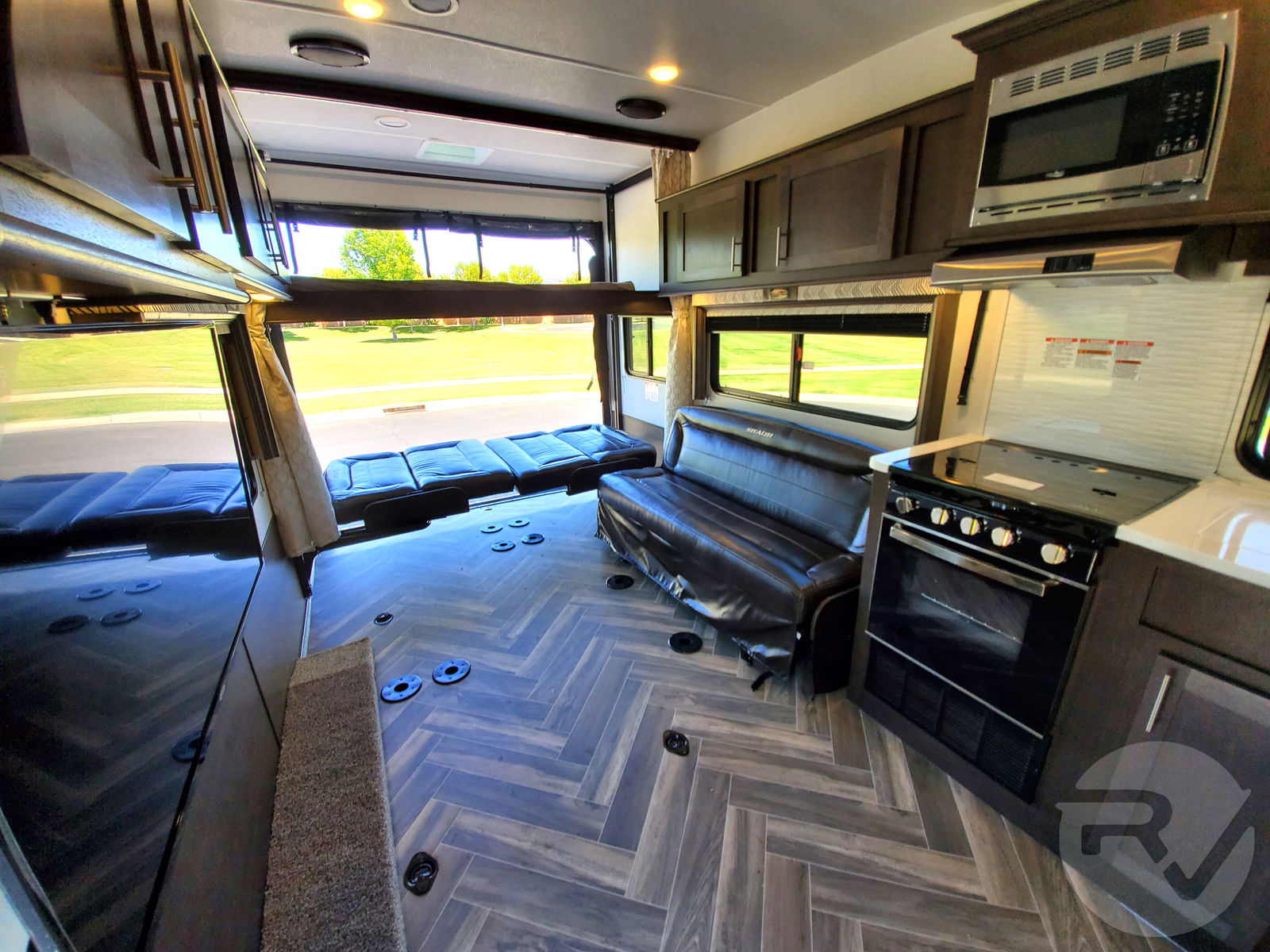 FQ2514 Toy Hauler Rental 